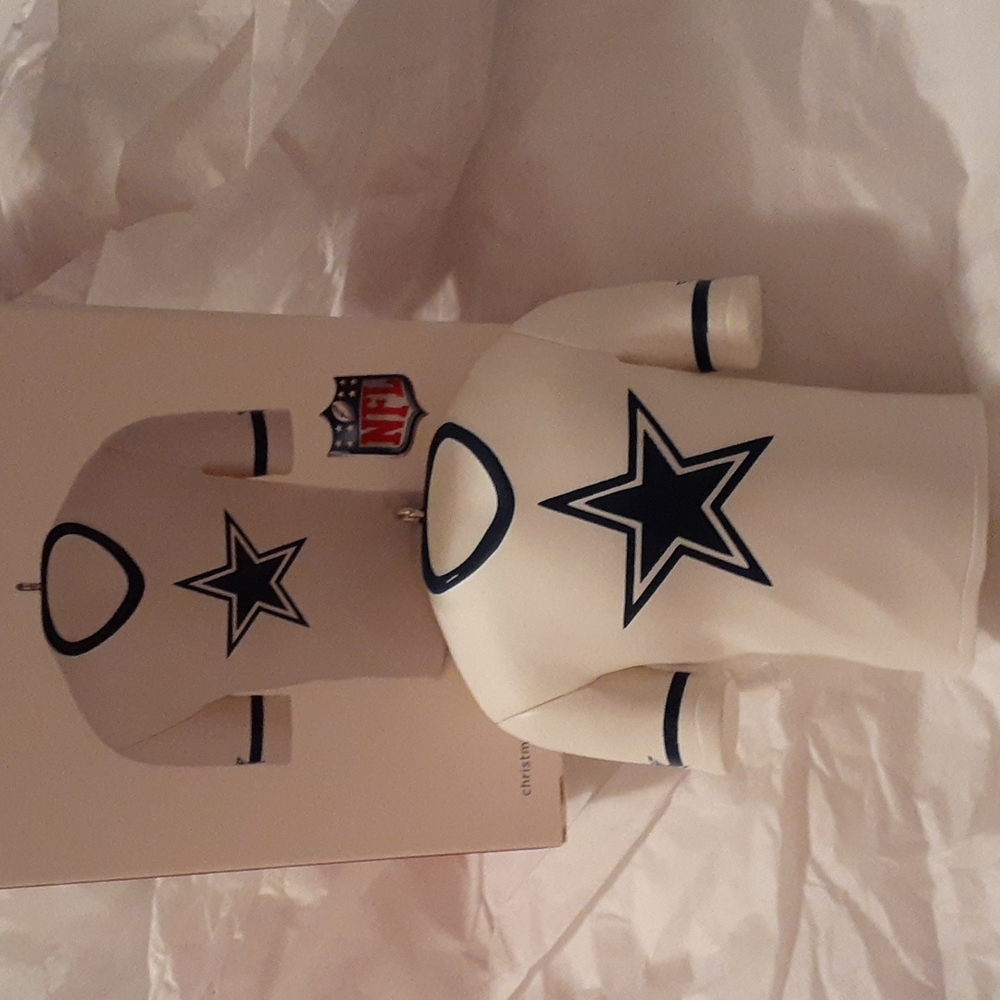 Nwt NEW IN BOX DALLAS COWBOYS New Hallmark KEEPSAKE  ornament